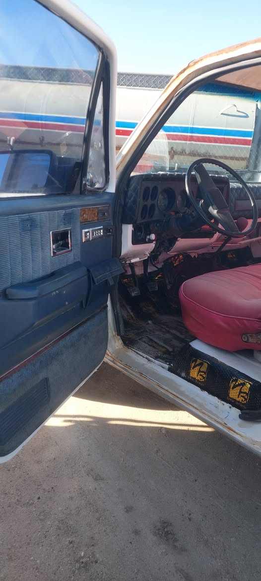 جمسي معمره سمكره مداكر جديد بنيد جديد بيبان جديد  باقي بس الصبغ صدر جديد محرك نضيف لاتنقيص ولاتبخير 305كير عادي راديتر جديده رقم انكليزي انبار تحويل مباشر السعر 35 مكان السياره الانبار ***********
