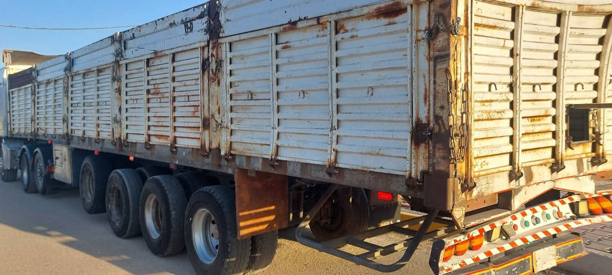 للبيع عربانه تركيا 4 دناكير
طول 13،60
شاصي 16 تركي
اجناب 165 متحركات قطعتين
تايرات نص عمر
دناكير 14 صيني 
ثلاجه مطبخ هوا كهربائيات 
بانزات جديد قبل 4 ايام داكهن 
السعر (68) ورقة $
العنوان 
ديالى / كنعان
الاستفسار
☎️***********
☎️ ***********
وات ساب
