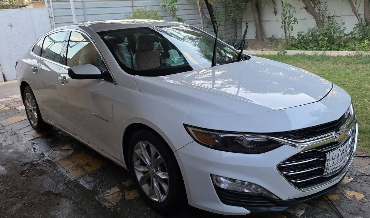 ماليبو LT
وارد امريكي محرك 1.5 turbo
موديل 19 لون ابيض رقم بغداد
حادثها بسيطة طخة بالجاملغ من جهة السايق مصبوغ وايضا شوية من باب السايق فقط صبغ مباوك لون والباقي كلة مكفول والحادث بالصور واضح جدا
السيارة ما شاء الله جديدة وماشية 68mil
بصمة تشغيل و أبواب وجنطة 
وشاشة وكامرة 
وايضا بطارية وتايرات وادامة كاملة مسويلها مناقصه شي فقط صدرها ٧٠ بالمية
السعر ٩٨ ورقة
مكاني بغداد عويريج
رقم الهاتف ***********
