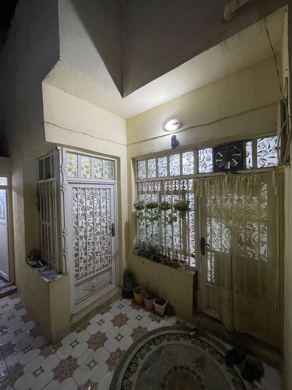 🏡دار للبيع🏡
المساحة: 100 متر 

✅ #طابو_زراعي

السعر: خاص واتساب مفتوح

الموقع: النجف أبوصخير حي السيده زينب

مواصفات البناء:

غرفة نوم وصاله ومطبخ واستقبال حمامات داخليه وخارجيه  

بناء مرتب (أساس + سقف كونكريت +طابوق)

للأستفسار 
***********
 ***********
