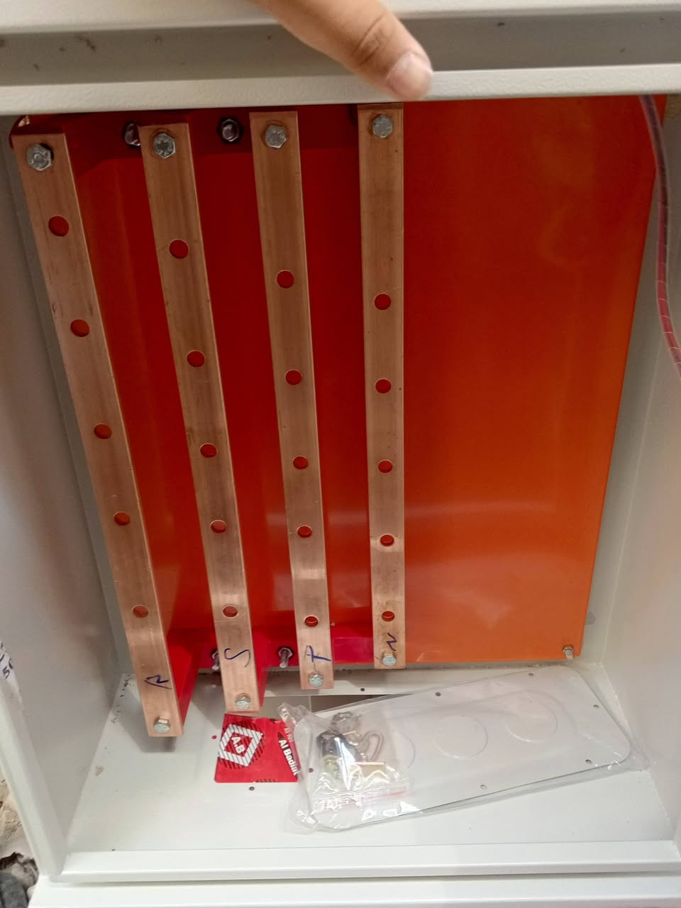 سلام عليكم ورحمه الله وبركاته 
يوجد لدينا تصنيع جميع أنواع البوردات حسب طلب الزبون 
بوردات ATS خطين ثلاث خطوط اربعه خطوط حسب طلب الزبون مواد اصليه وكاله او باله اصلي 
بوردات أكتاف محولات فحص حكومي أو زراعي 
بوردات استاردلتا 
انسب الاسعار 
استفسار *********** مرتضئ عكد 
يوجد لدينا توصيل لجميع المحافظات العراق 👉👉
