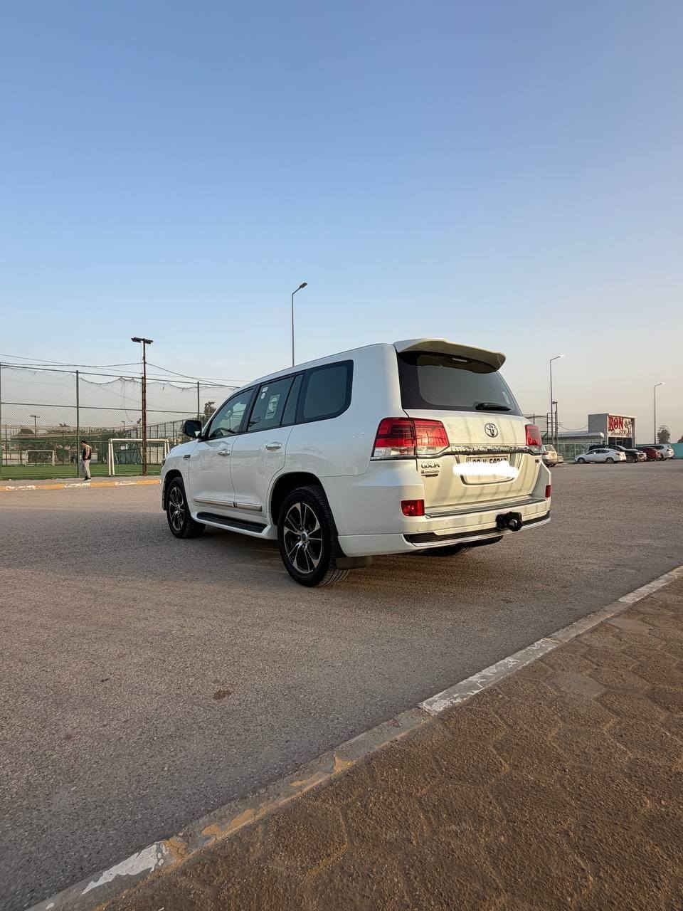 🚗 للبيع: تويوتا لاندكروز 2020 كويتي
اللون: أبيض
المحرك: V6 سعة 4.0 لتر
رقم أربيل أبأسمي
الحالة: ممتازة جدًا / استخدام شخصي
المواصفات: شاشة، كاميرا، حساسات، فتحة سقف، مقاعد جلد، مكيف ممتاز، أنظمة أمان كاملة.
السيارة نظيفة وجاهزة للاستخدام ولا تحتاج أي مصاريف.
📞 للتواصل: (***********
