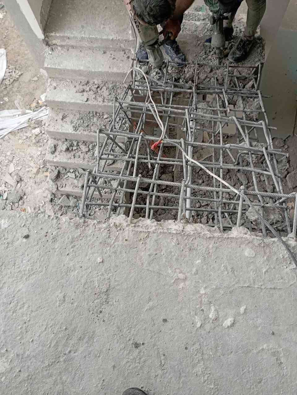 السلام عليكم كادر تفليش قلع أرضيات تكشير ترميم تدخيل سبيس جلمود حدل كص رباطات حفر شغل اولى اتصل ***********
