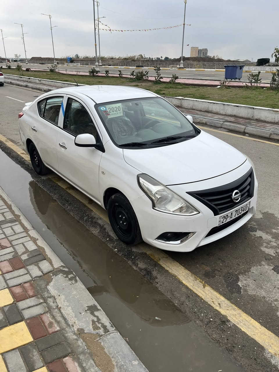 السلام عليكم…
نيسان سني للبيع موديل 2020
ماشية 143 الف كيلوا 
هندي ام البليته الزرگة
بيها باردين و رشتين صبغ بالباب و جاملغ الامامي على گد شبر وباقي ملاحظات بسيطة كير ومكينة كفالة والسيارة ما ناقصها شي جاهزة
رقم واسط تحويل ثاني يوم
***********
ب115 وبيها مجال
