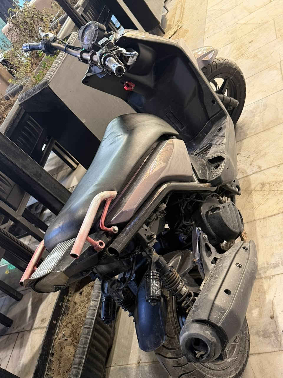 سلام عليكم
1 .يدات رياضي RsB اصليه✅✅
2.تعلاكه رياضي بنفسجي ✅✅
3.دبلات رياضي ام البطل اصلي✅✅
4 ستيرن رياضي اصلي ✅✅
5. كلج خلفي اصلي رياضي ✅✅
6.قايش اصلي✅✅ 
7.تايرات جدد زوج✅✅ 
8،سبايدر رياضي اصلي 
9 هاوزن رياضي اصلي✅✅
10.استاند رياضي بنفسجي ✅✅
11 ، فراك بريك اصلي 
12بك لايت R6✅✅
13صينيه رياضي 
14قطره رياضي ✅✅

دراجه نكره بكل وكت مبدل بيهه لاستيك ولف فقط مكاني الدوره ***********
