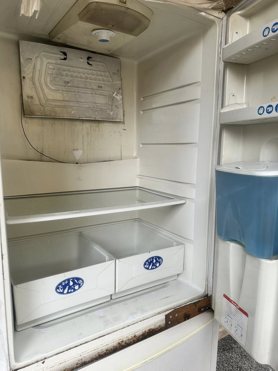 هي ثلاجة ومجمده للبيع ماعرف كم قدم بس طويله جدا  ب١٠٠ وبيها مجال


**إذا كنت صاحب هذا الإعلان وتريد حذفه لأي سبب، رجاءا أرسل رسالة إلى الدعم الفني**