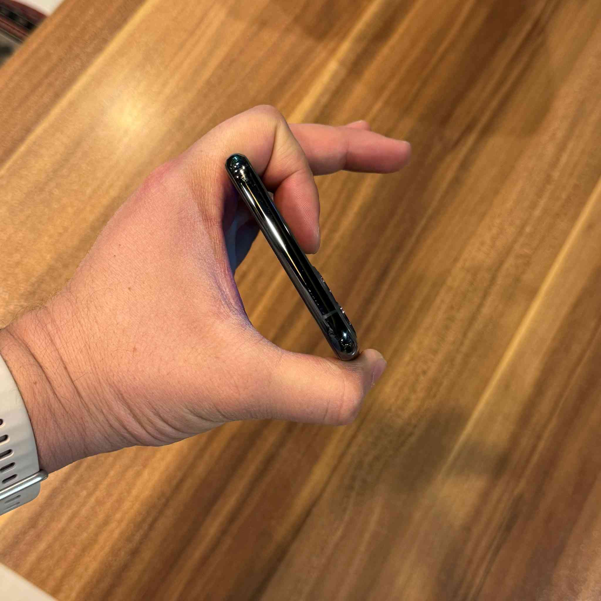 السلام عليكم
آيفون 11برو ماكس للبيع 
بطاريه 85
نضافه 90
ما مبدل بي اي شي
نضيف على فحص 
موضح كلشي بالصور 

وأي ستفسار اني حاضر 

***********
متوفر واتساب وماسنجر
سعره 375
مكاني بغداد المنصور مقابيل مول بابلون
