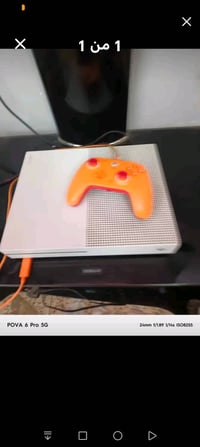 اكس بوكس ابيض بحالة جيدة، معاه جهاز تحكم برتقالي