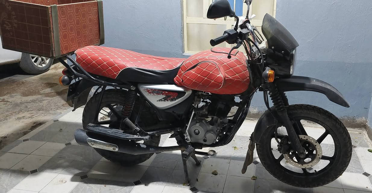 السلام عليكم
#بوكسر_للبيع  موديل ٢٢ 
🔴 رقم بغداد عربي 
🔴 لوحة وسنوية تحويل ثاني 
🔴 سنوية نافذة لغاية سنة 2028  
🔴 دراجة مكفولة  
🔴 مكينتها سبانة ماممدوه عليها جيب فيتر يفحص 
🔴 ماشيه 10  آلاف حقيقي 
🔴 دراجة جديدة بمعنى الكلمة 

🔴 المكان/بغداد - تقاطع النهروان 
☎️  ***********
