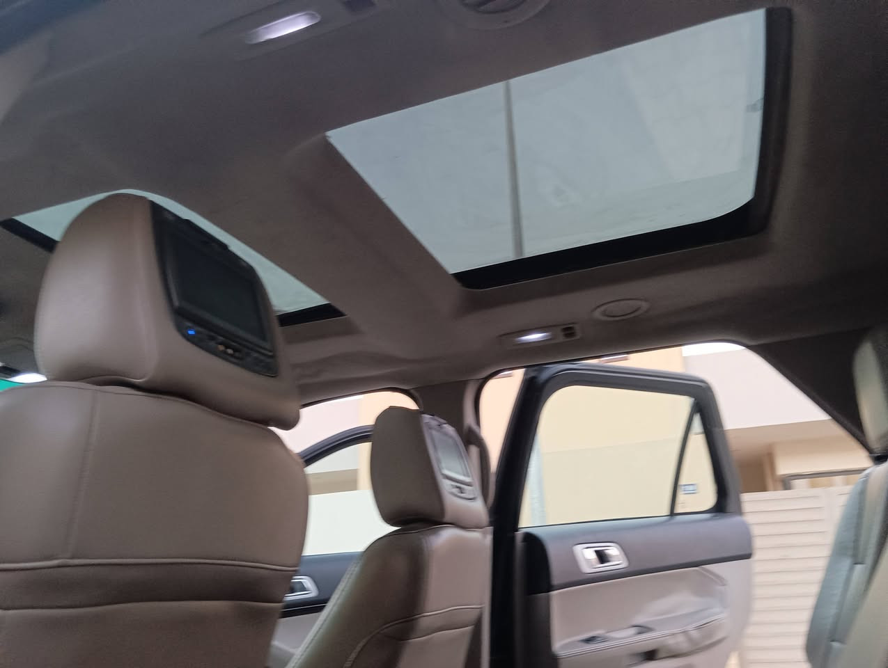 السلام عليكم للبيع فورد اكسبلورر 2013 خليجي 7 راكب limited  أعلى مواصفات دفع رباعي كراسي امامية تدفئة تبريد كهرباء سقف بانوراما ويل كب 20 انج شاشه لمس تبريد لمس سيستم صوتي من Sony دمام بلادي تشغيل السيارة عن بعد نقطة عمياء و رادار بصمة 🫆 عدد 2 صندوق كهرباء. بارد قليل بالجاملغ الأيسر و الباب الايمن وصبغ قليل بالباب الايمن الخلفي السعر 145 ورقة العنوان بغداد ***********
