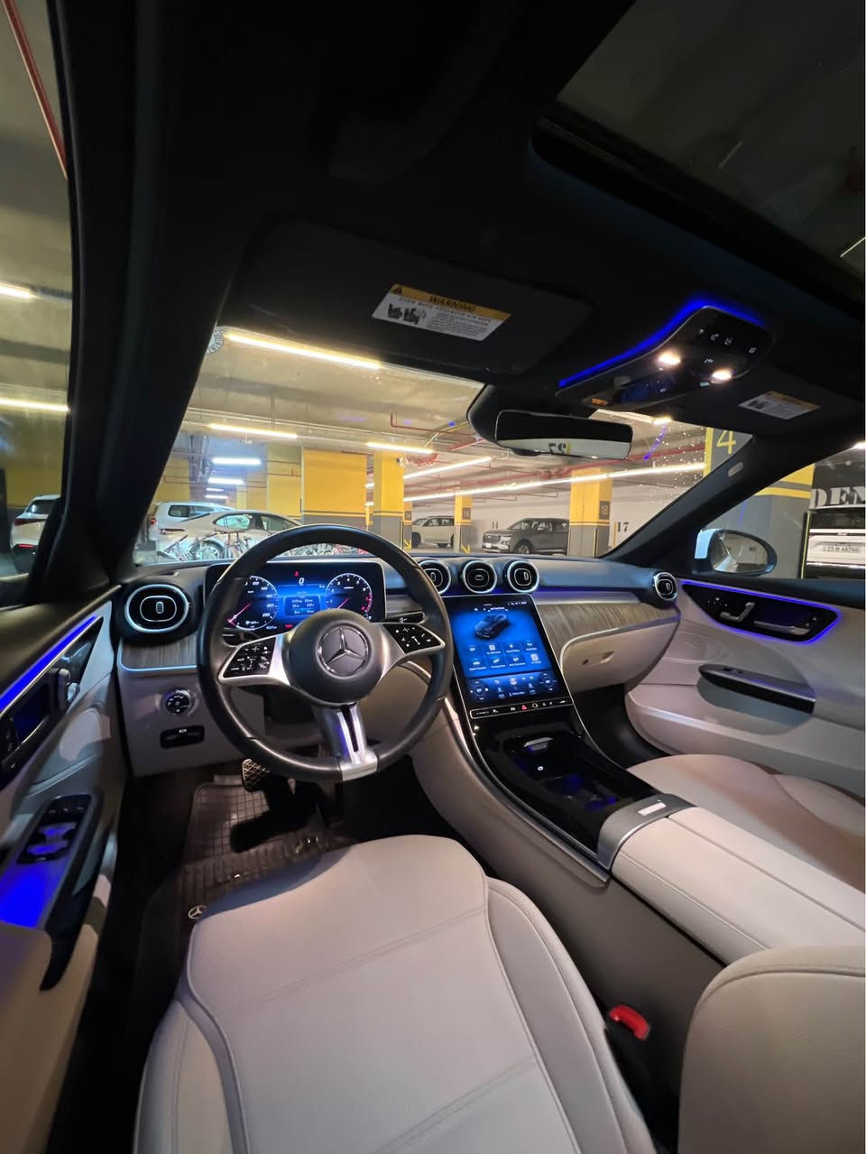 Mercedec c300 2024 4matic clean 
کلین تایتڵ زەمان
 دەعمیەکانیشی بەشەرت بۆیاخی نیە ساردی نیە دەعمی نیە تەنها 9 هەزار ڕۆشتوە وەک سفر ماوەتەوە 
مواسفات :
سڵاید_ناوزەرد_کوشن هیتەر_کوشن خەزن_سوکان کارەبای_سندوق شەفت_ڕادار ٣٦٠_ناو لید ٦٤ ڕەنگ ئەگۆڕی_شاشە ئەلکترۆنی_سێ مۆدی لێخوڕین 
ئیکۆ-نۆڕمال-سپۆرت_خەتی جادە_تەحدید سورعە
شەحن وایەرلێس-لایت لید زینۆن داینامیک
 گێڕو مەکینەو کارەبایی بەشەرتی یەک مانگ 
سەنەوی تازەیە بە ناوی خۆمانەوەیە 
سعر:$365 معامەلە
***********
*********** السليمانية, العراق
