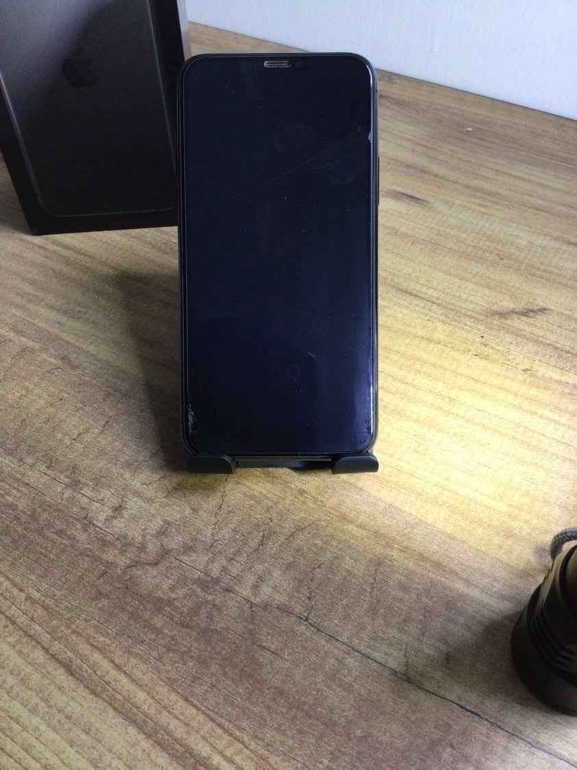 ايفون(IPhone 11pro) الصغير ذاكره 64 نضيف كلش شخط مابي مع الكارتون مطابق و كفر و شاشه مضلل مبدل فقط بطاريه اصليه تقره نسبه و الجهاز دبل سيم كارت ثنينهن شغالات و كلشي شغال بي مابي اي عيب مثل ما موضح بالصور 
سعر 275 بي مجال بسيط ( الجهاز نضيف كلش رجاءاً اذا متشتري لا تكسر بسعره) 
***********
و مراوس فقط ويه 14 برو ماكس حسب التفاهم غير ايفون لتراسلني