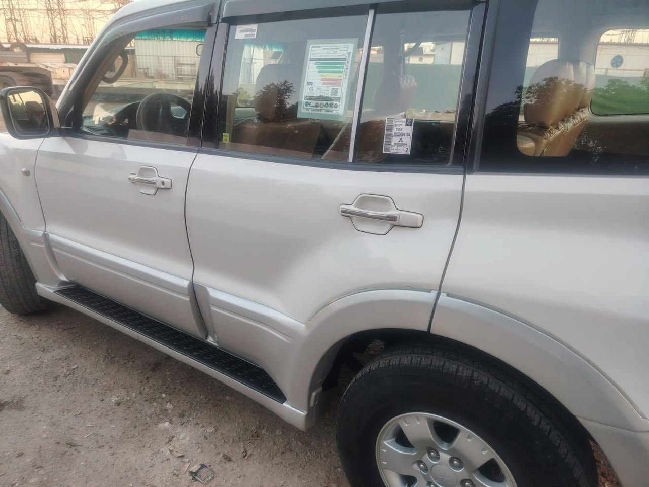 باجيرو 2004 ياباني مكفوله من ضربه وتبديل وفتح وصبغ ما عدى بيه شبر صبغ بحافة البنيد  سيارة جديده ع وضع الشركة 
   محرك جديد لا تنقيص ولا تبخير ولا صوت مكفول جديد 
گير مكفول حدادية جديدة تخم تاير جديد 

 مواصفاتها 
محرك 3000 
٧ راكب 
تبريد ٣ قطع 
مري شفط 
كهربائيات كله شغاله 
شاشة  
كامرة
فور ويل 4x4  
      
 سيارة متصرف عليه شي جاهزه من كلشي
رقم السياره بغداد دولي الجديد باسمي وهزه جديدة 
مكان السياره بغداد
سعر السيارة  ٩٨
             للتواص ***********
