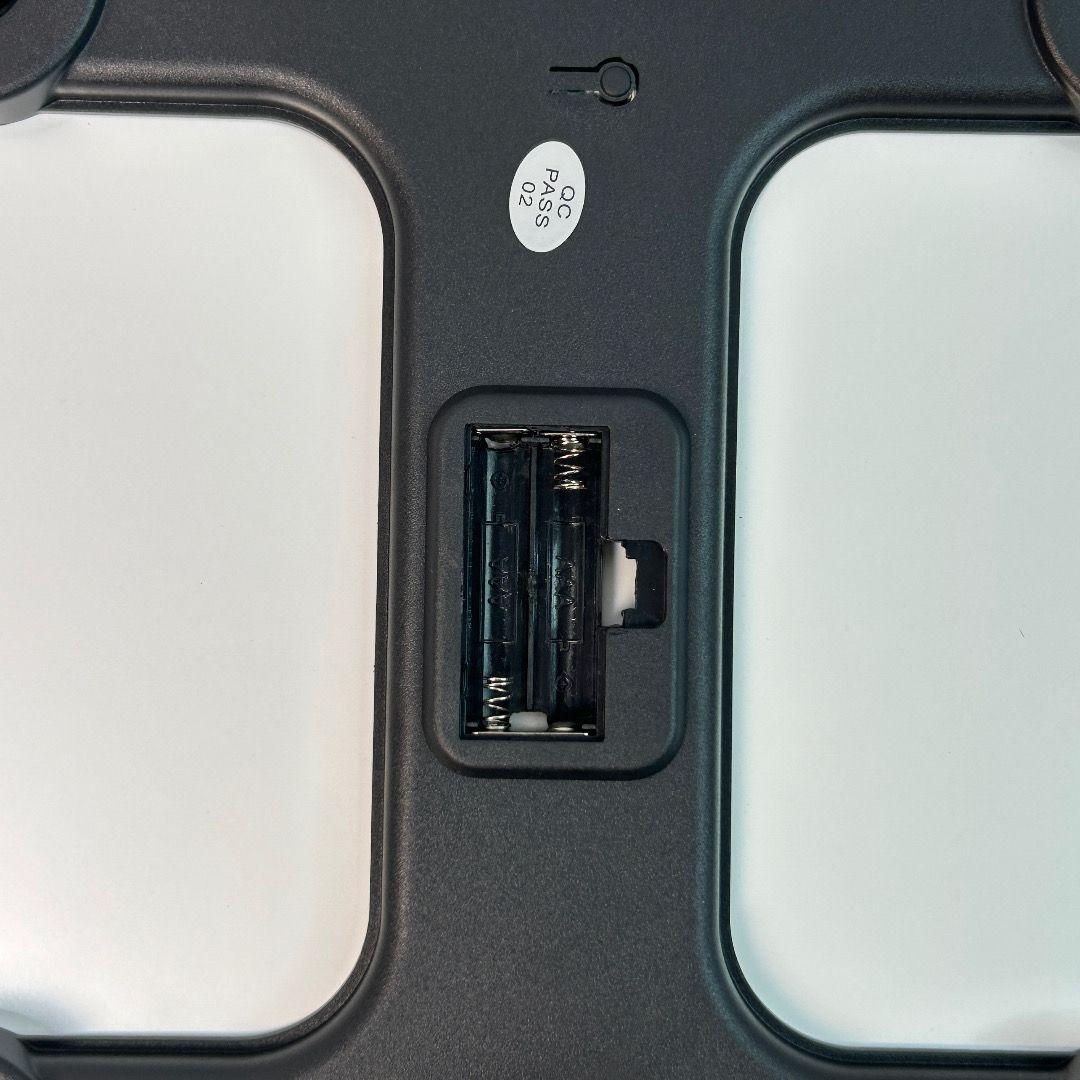 ضمان سنة كاملة

ميزان رقمي بتصميم أنيق
 وسطح زجاجي مقوى بسماكة 4 ملم

مزود بأربع حساسات دقيقة لقياس الوزن بدقة عالية تصل إلى تقسيم 50 غرام

يعرض الوزن على شاشة LCD واضحة بحجم 59x23 ملم

يعمل بخاصية التشغيل التلقائي عند الوقوف عليه، ويقوم بالإيقاف التلقائي بعد الاستخدام لتوفير الطاقة

سهل الاستخدام ويمكن اختيار وحدة القياس من الأسفل بين كغم أو رطل أو ستون:رطل

يحتوي على مؤشرات لتنبيه انخفاض البطارية أو التحميل الزائد

مناسب للاستخدام المنزلي لمتابعة الوزن بشكل دقيق وعملي

المواد: زجاج مقوى + ABS

أبعاد الزجاج: 260 × 260 × 4 ملم

الطاقة: بطارية CR2032 واحدة

الوزن الأقصى: 180 كغم

درجة الدقة: 50 غرام

الوحدات: كغم / رطل / ستون:رطل

الشاشة: LCD بحجم 59x23 ملم

الإيقاف التلقائي: نعم

مؤشر انخفاض البطارية: Lo

مؤشر التحميل الزائد: oL

الابعاد : الطول 26cm ‘ العرض 26cm موصل, نينوى


**إذا كنت صاحب هذا الإعلان وتريد حذفه لأي سبب، رجاءا أرسل رسالة إلى الدعم الفني**