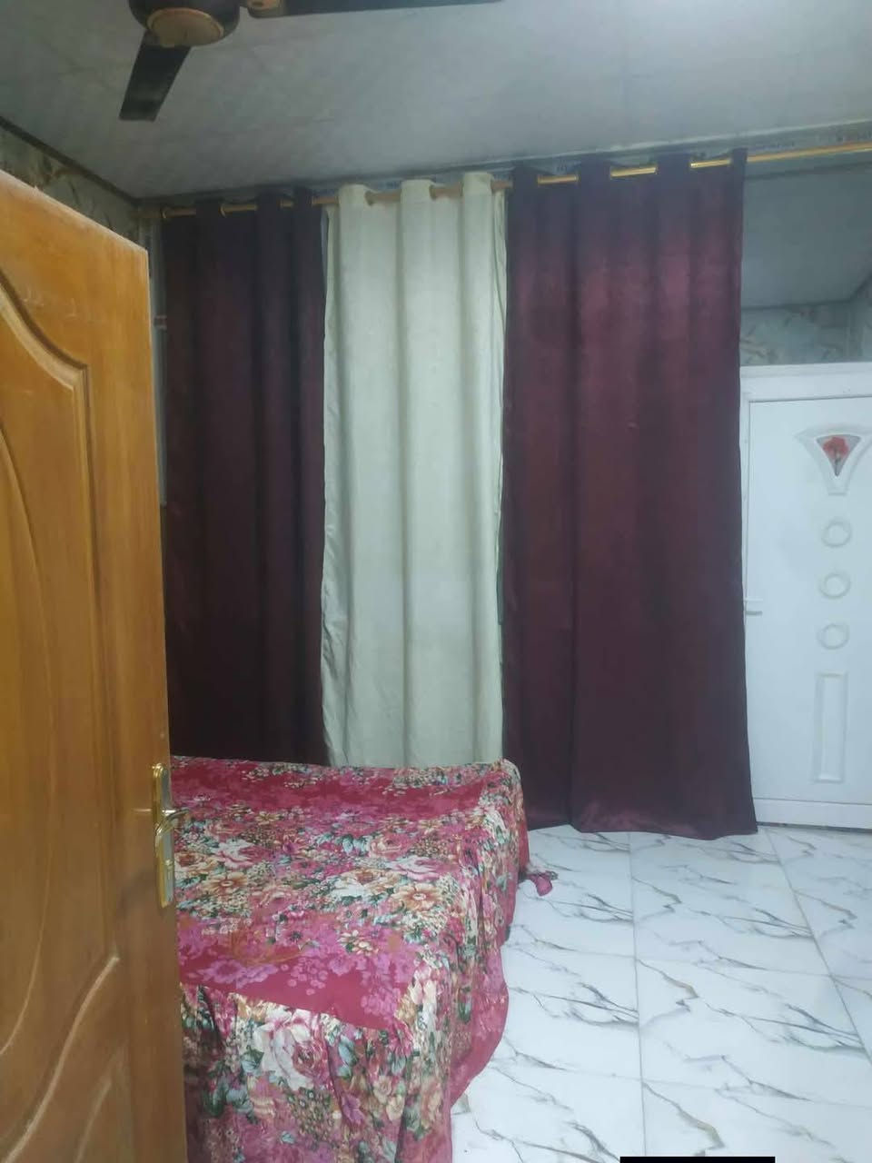 السلام عليكم مكتب عقارات الشمس  مقابيل المستشفى التركي !!!
                         بإدارة ((أحمد الگريطي))
                    
    ☎️*********** 
                        ☎️***********

🏠 شقة للإيجار مؤثثة تحتوي على غرفه وكليدور ومطبخ ومجمع صحيات وسطح درج معزول  

⁦←⁠_⁠←⁩⁦(⁠*⁠_⁠*⁠)⁩⁦←⁠_⁠←⁩

🌎الموقع حي الزهراء على الخدمي  

⁦←⁠_⁠←⁩⁦(⁠*⁠_⁠*⁠)⁩⁦←⁠_⁠←⁩

💰💸قيمة الايجار 350 مع أجور الماء والكهرباء
