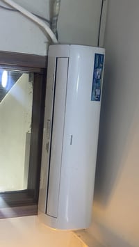 سبلت للبيع 2 طن نوع Hisense  بروده ثلج اريده ابيعه لغرض السفر  السعر 7...