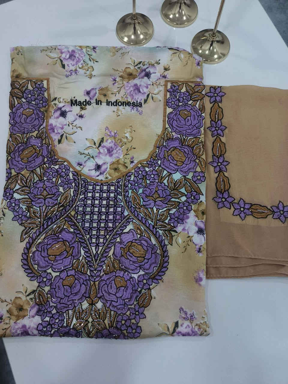 مخور قماش فقط مع شال متوفر جمله مفرد الاستفسار ***********
