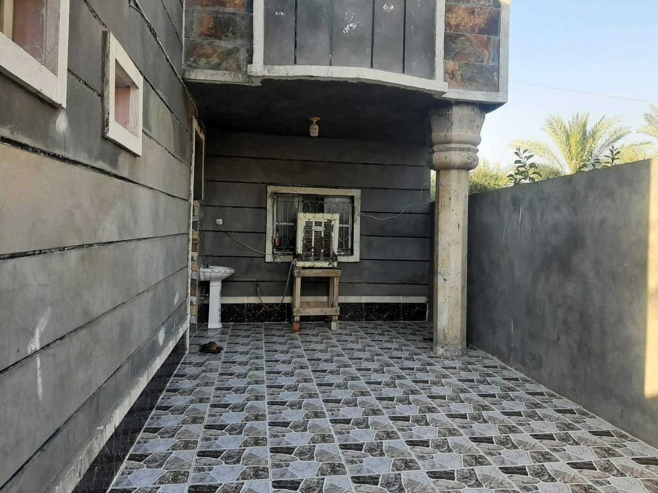 السلام عليكم

البيت البيع الصوفيه قرب جامع الصوفيه 

بيت المساحة 360م الوجه 18 نزال 20م كراج وحديقه صحيات خارجيه كلدور استقبال صاله غرفتين 4 ×5 غرفة سويت مطبخ حار بارد طرمه وحديقه مقابل المطبخ الحار

سعره ١٦٠قابل للتفاوض 

***********
***********
٠٧٨٦٩٤١٨٠٥
