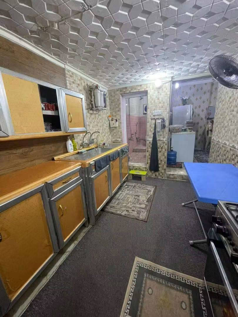 السلام عليكم
يوجد بيت للبيع في منطقة الثيلة مساحتهُ ٢٠٠ متر طابو صرف مقابل بيت الشهيب ثاني بيت عن الشارع العام، الشارع مبلط.
المحتويات:
٢ غرف نوم + هول + صالة + صحيات خارجية وداخلية + ممر كبير للسيارة + محل اسواق.

الطابق الثاني: غرفة كبيرة + صحيات.

السعر: ١٧٠ مليون
للتواصل: ***********
