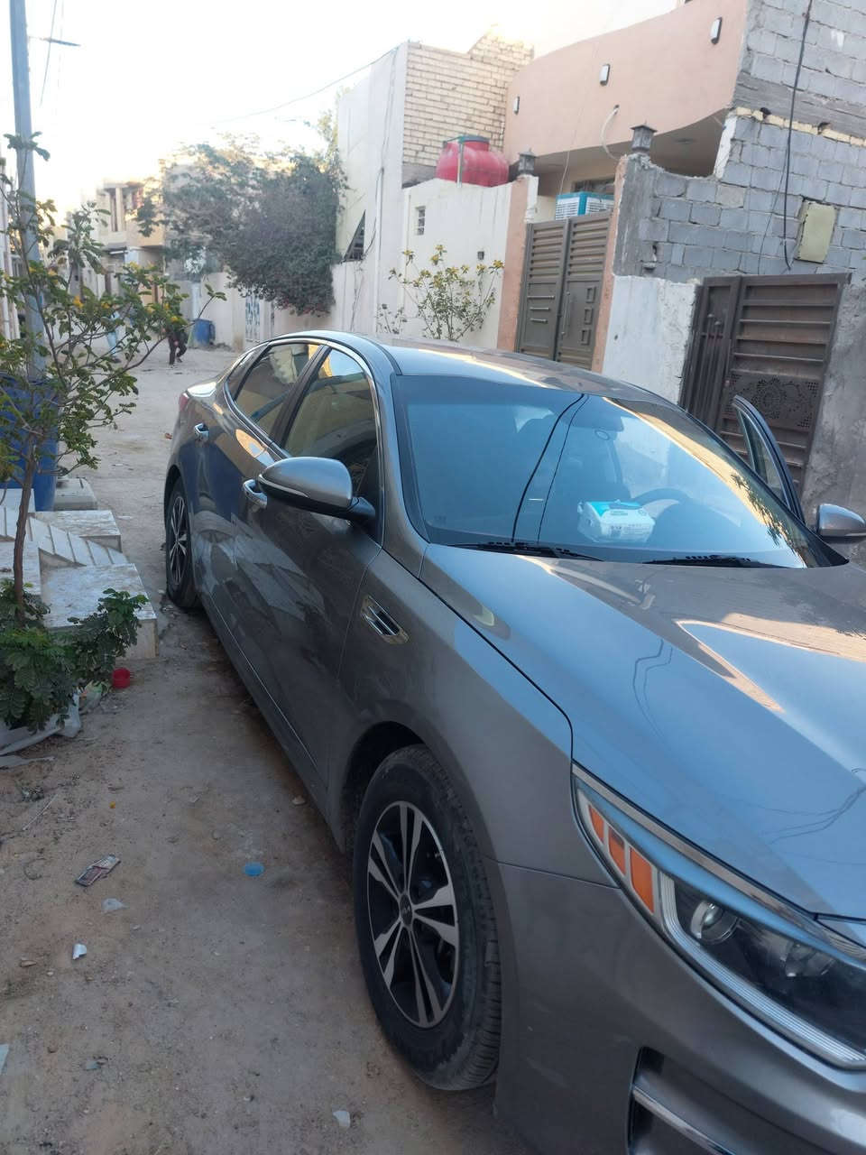 السلام عليكم من رخصة الادمن كيا اوبتيما وارد امريكي للبيع موديل ٢٠١٨ سيارة جديده حادثها تبديل بابتين جهة السايق بدون ايرباك مكينه ٢٤٠٠ GDI كير مكينه حدادية تبريد مكفول شاير بالمري رادار جانبي بجم كبس صور الحادث مرفقه بالمنشور السعر ١٣٥ وبيها مجال قليل رقم اربيل انكليزي سنويه لنهاية ٢٠٢٦ سياره احله من الصور رقم مميز ماشيه ١١٣ الف مايل مكان السياره كربلاء للاستفسار الاتصال على الارقام *********** او ***********
