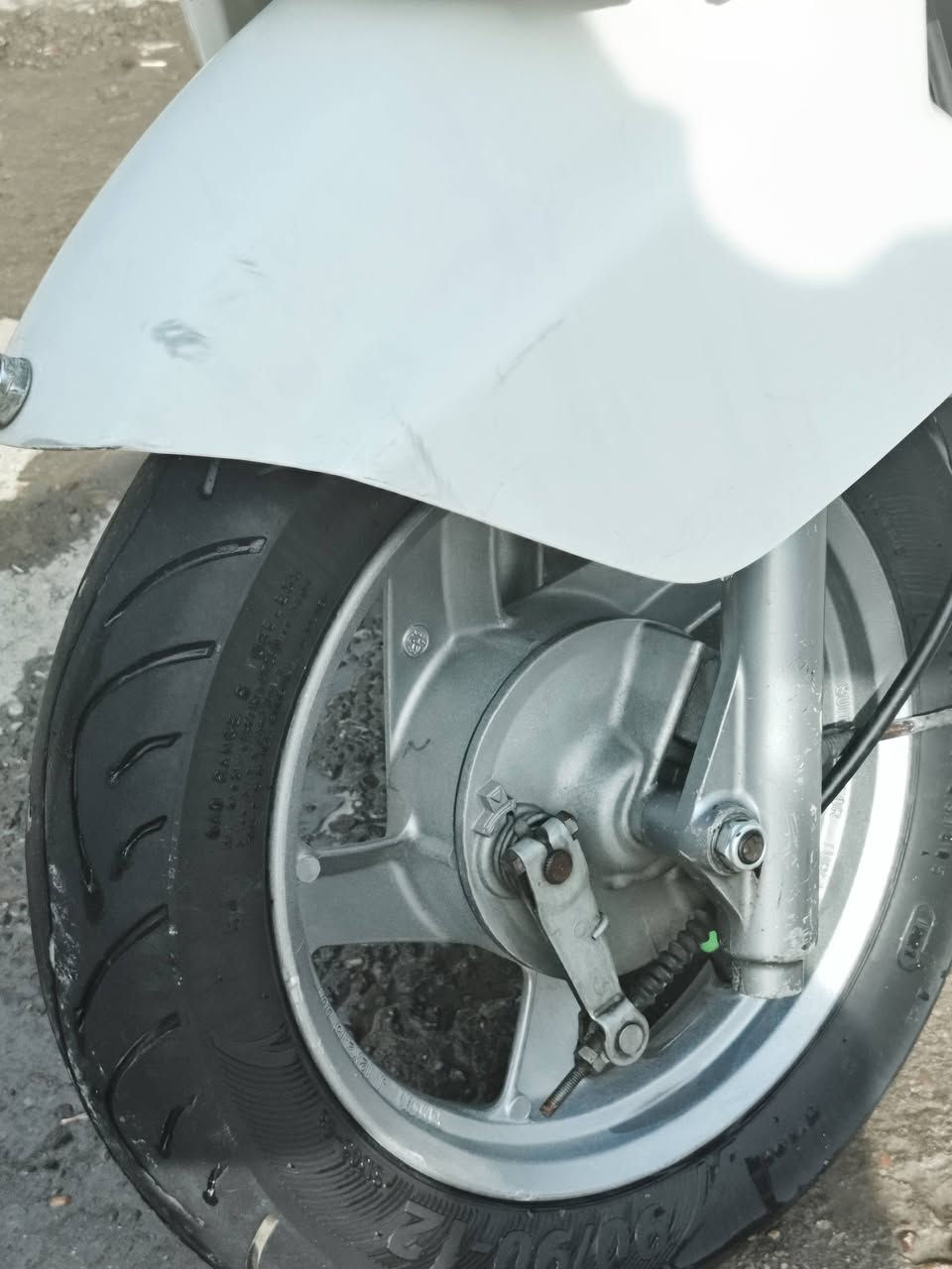 سلام عليكم دراجه بيكم مكان بغداد الزعفرانيه دراجه نضيفه وحلوه السعر 300 دراجه بلاديه رقم الهاتف ***********
