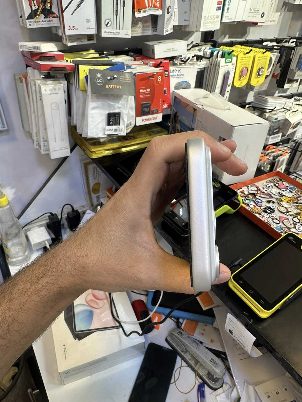 السلام عليكم
Iphone 17 pro max 256GB
اللون سلفر
عربي شرق أوسط AF
بطارية 100 ولا مرة مشحون
نظافة ‎%‎ بس مفتوح من الباكيت
أول البارحة مفتوح من الباكيت
باكيت وكيبل ما مفتوح
ضمان سنة
السعر مليونين و25 قفل
مكاني بغداد العامرية
***********
لا يوجد توصيل
