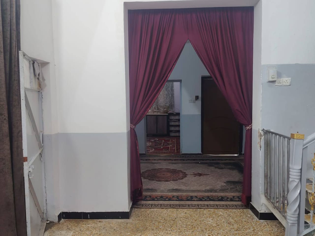 بيت للبيع طابو صرف بلماجديه
نزلت جسر ناضم المشرح 

مقابيل المستشفئ التركي ثالث فرع ع كورنيش المقابل مستشفئ التركي

مساحه 145 طابقين بناء 2010 ومترمم جديد البيت مرتب تعال وكعد ماعوزه نقص حشاكم من النقص 

البيت عكاده. طابق الجوه غرفتين + صاله عدد 2 + مناور 2 مطبخ دوانيه مرتبه. القاط الثاني غرفه جبيره ع كد الغرفتين الاخيرات. الوجه غرفه جبيره + مطبخ + صاله + صحيات

راعي البيت

***********
