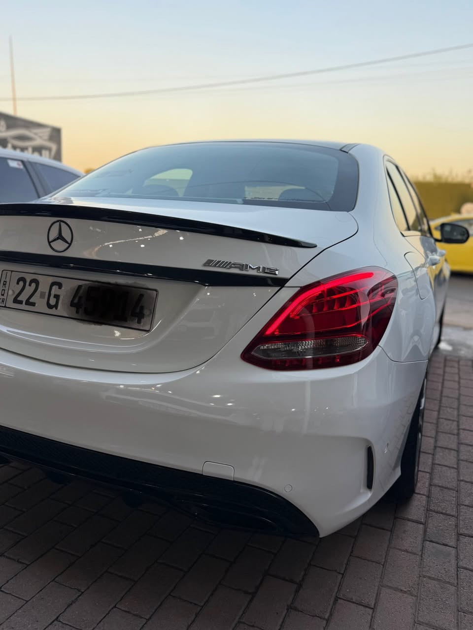 السلام عليكم C300 2016 للبيع
السياره فول مواصفات للاخير و كت كامل Amg 
ماشيه السياره نظيفه جدا حادثه دعامية امامية فقط وحادثه موجود بل الصور بيه صبغ دعاميات فقط وسونار موجود بل صور 
رقمه أربيل ب اسمي السنوية 
مكانه بغداد زيونة 

للأستفسار ***********
