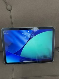 ايباد جيل 11 ذاكره 128 بطاريه 100 بعده بل ضمان مشحون 45 مره فقط كامل م...