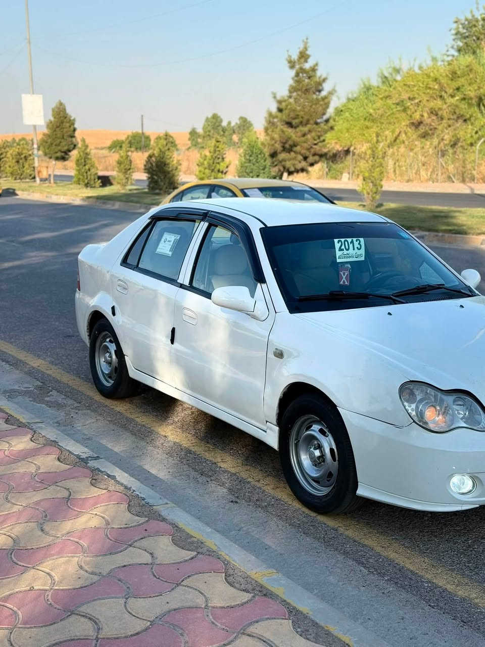 1 / سيارة سي كي ابيض

2/ قصة قديمة داخل لونين 

3/ السيارة بيها صبغ قطعه ونص داير فقط وتقليمات بسيطه

4/ تبريد ثلج تدفئة شرط 

5 / كهربائياتها كلها شغالة بشرط 

6/ طخم امامي خلفي ومشط ستيرن وبور كله جديد 

7/ محرك الأصلي مالتها وكير شرط 

8/ رقم بغداد بأسمي دولي جديد سنوية لغاية 2030 وشرط التحويل من الموصل 

9/ السعر 48 ومجال قليل 

مكان السيارة موصل 

رقم الهاتف ☎️📳☎️***********

