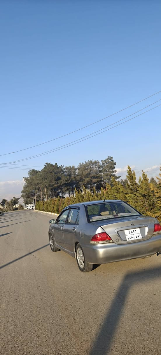 ***********
لانسەر مۆدێل 2008 مەکینە گەورە  
کامل بۆیاخە پێشی کەمێک لێدراوی هەیە
بڕاوەو وەرگەڕاو نییە ماڵی فەقیرە
63گەڵاو معامەلە
