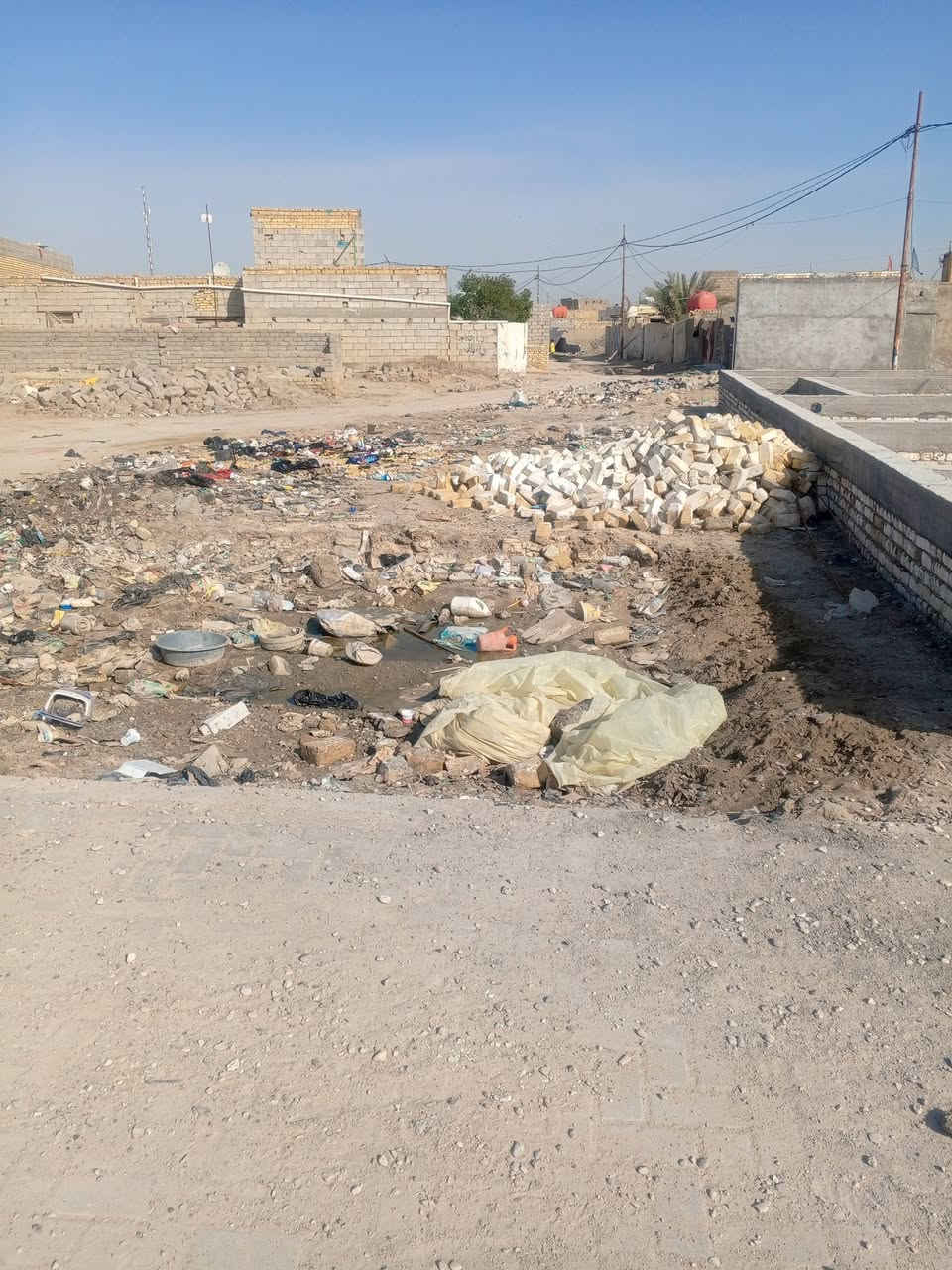 قطعه في حي الملايين قريبه ع حي صحه في الصوب الصغير مساحه 250 خدمات كامله  للاستفسار الاتصال على الرقم ***********
