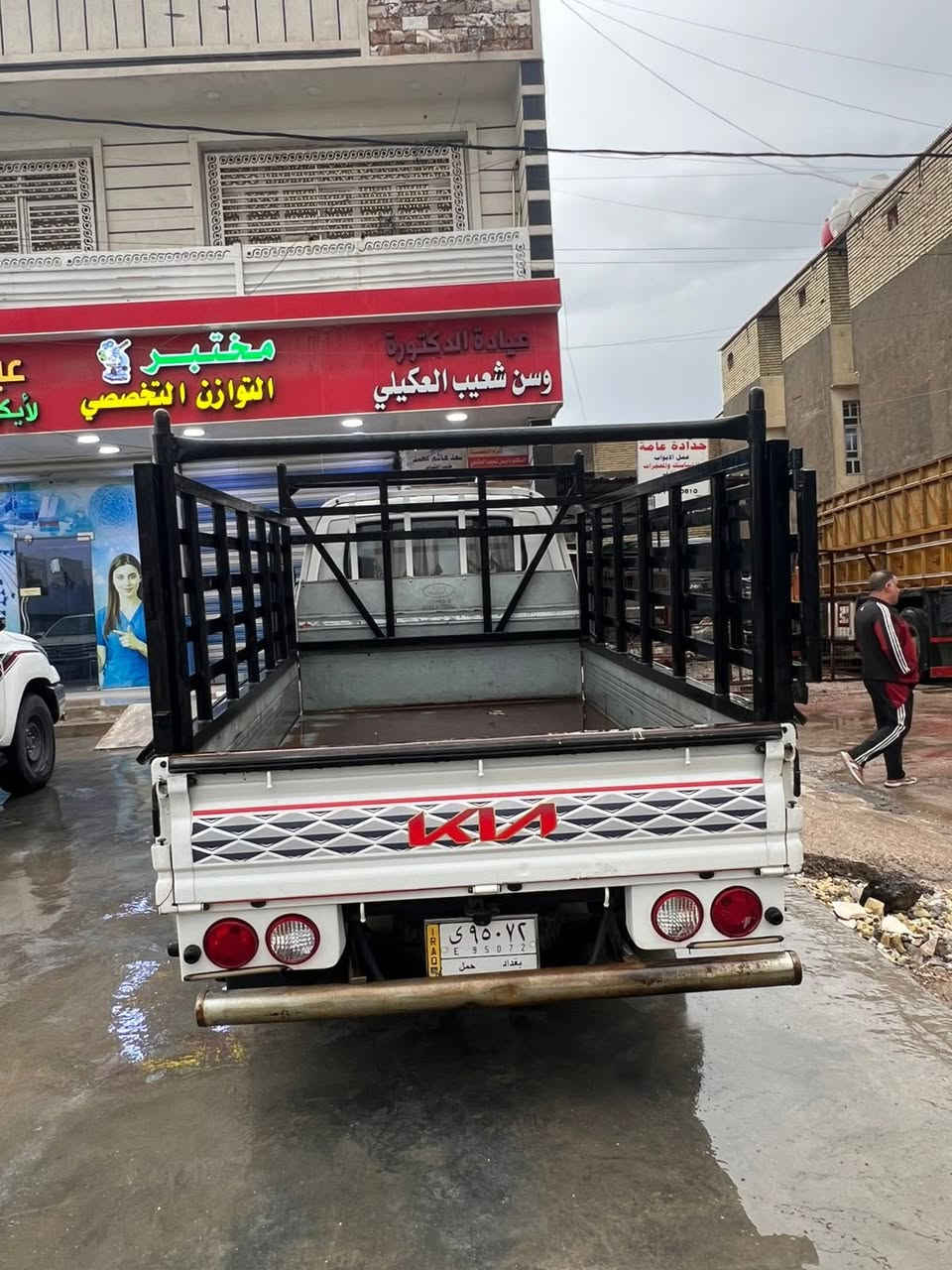 كيا حمل موديل 22رقم بغداد للبيع أو مراوس موديل اقل كفالة عامة فقط الباب بيه بارد شويه. بسعر 140بيه مجال بسيط للشراي 
شعدك سيارة قل موديل نزله للمراوس ب التعليقات رقم الهاتف *********** انور بغداد
