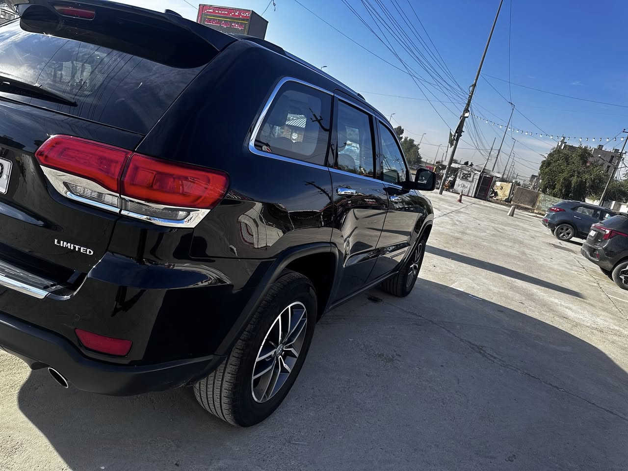 جيب كراند شيروكي لمتد 2017
السعر 228 وبي مجال بسيط

وارد أمريكي فول فول بانورما داخل بيجي دمام خلفي فول الفول خزن ميموري 

السيارة نظيفة ومكفولة

السياره مكفوله كفاله عامه

مكان السيارة بغداد

للتواصل ***********
