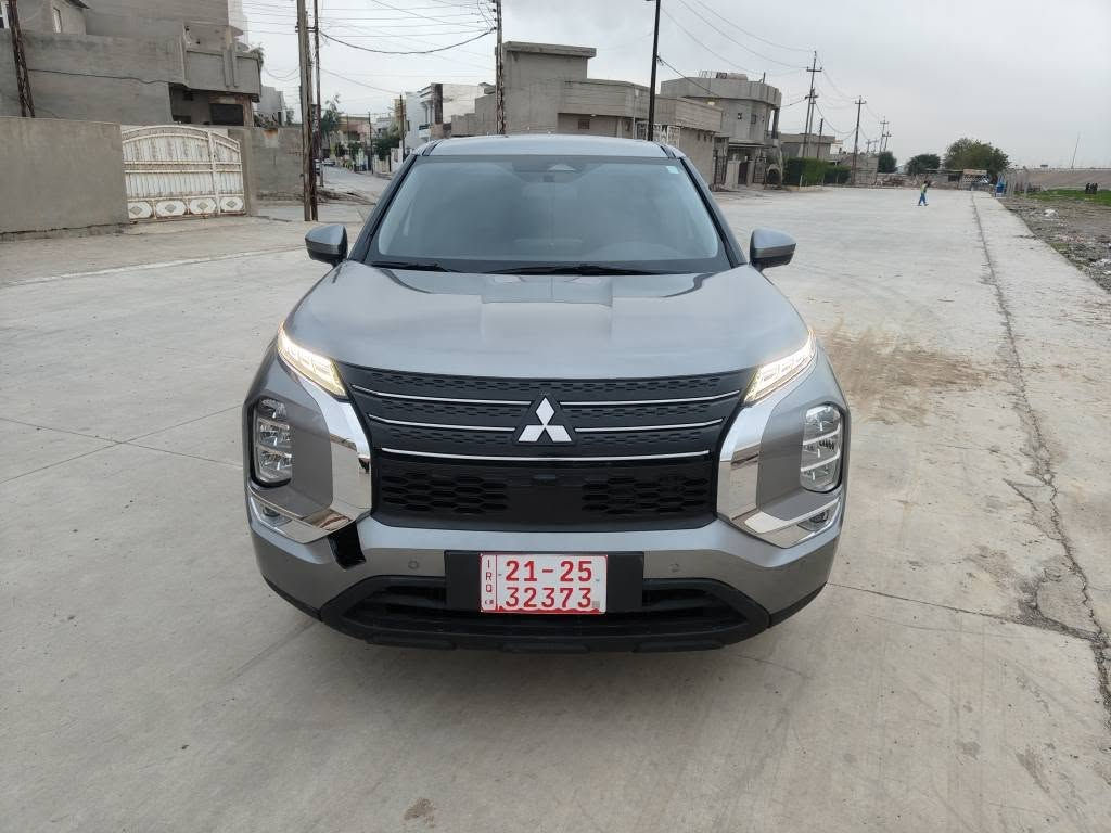 2023 Mitsubishi Outlander SE
متسيوبيشي وتلاندر 2023
سعر 177 بلاش 🔥🔥🔥
مواصفات SE
5 كاميرات ..... كوشن كرباء و جلد وتدفئه ......انضمه قادمه
.......وتو هولد........ تحكم ستيرن جهتين......رادارات......
حساس......شاشه ابيات...... تبريد قطعتين........صندوق شفط كهرباء.......مرايه شفط كهرباء و رادار ........لايت زنون......ليد نهاري......نقطه عمياء......بصمه تشغيل بصمه ابواب......
محرك 4 سلندر حجم 2500
السياره ماشيه 29 الف

حادث سيارة ربع بونيد و ربع جاملغ بدون دواخل 
ارباك فقط ستيرن طاك راجع بلادي شركه 
دزلي رسالة واتساب ادزلك صور حادث 
السياره كاتي بدون رقم يترقم سليماني اربيل دهوك شرط ترقيم 
مكان سياره كركوك 
للاتصال *********** كركوك, العراق
