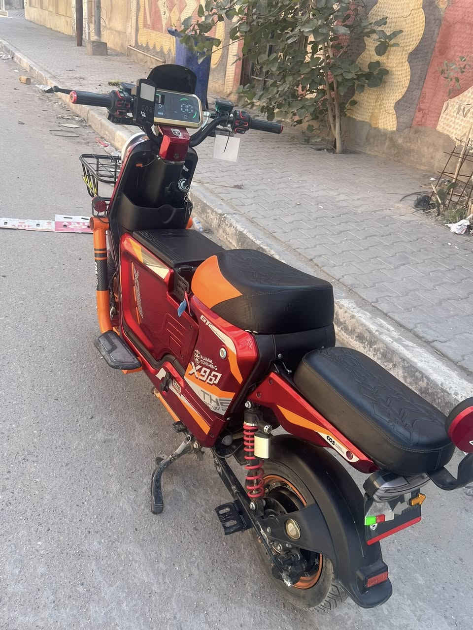 ***********
البصرة مشراك القديم 📌  
 السعر  450 بيها مجال  
حجم بطاريات 32  ❣️ كهربائيات كامله كلشي كامل تفاصيل اكثر خاص او اتصال علرقم الموجود 
دراجه كامله اي نقص ما بيها
