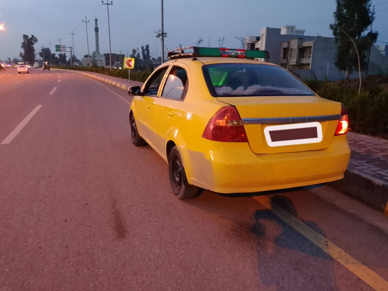 السلام عليكم افيو موديل 2008  رقم نينوى جديد سياره بسمي هيا قرامات مصرفه سياره نضيفه مال شارع صبغ وحداديه جديده محرك بي اثر صرف  سياره مال شغل تواير فوك النص السعر 58 رقم هاتف ***********
