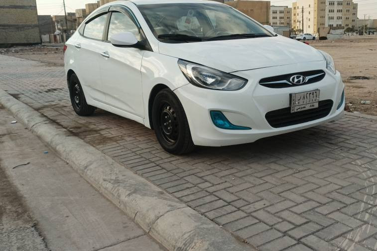 سلام عليكم ورحمه  الرقم ***********لسعر 75 للبيع اكسنت وارد.    امريكي موديل 2013 حادثه جملغ وبنيد بدون دواخل  وبيه شويه بارد بلباب ولباقي مكفول محرك 1600 رقم بغداد شرط التحويل السعر 75
