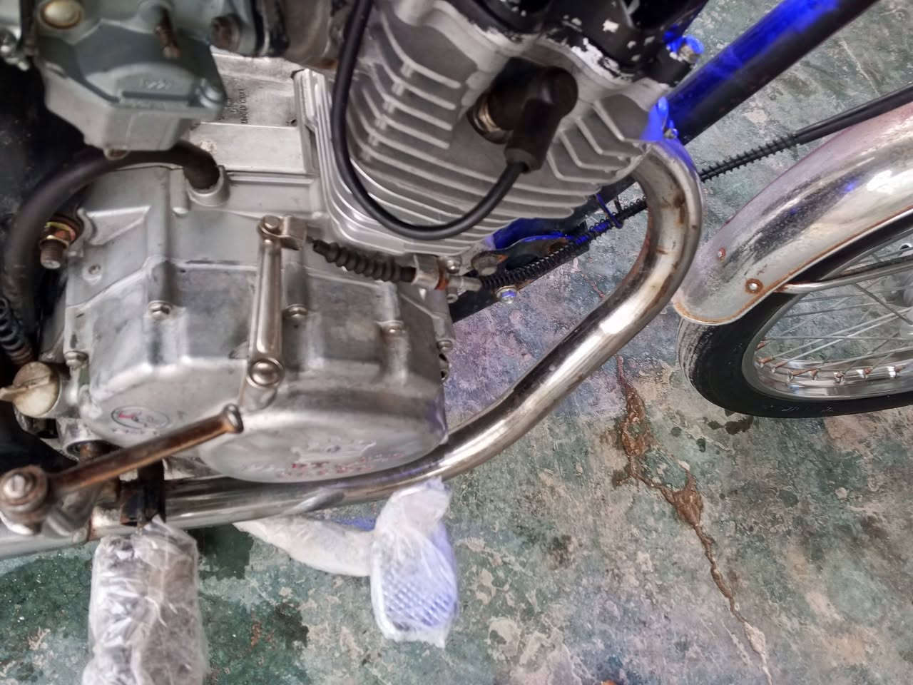 السلام عليكم دراجه للبيع كامله ما بيها اي نقص نظيفه خير من الله السعر 400 الشراي يتصل ***********
