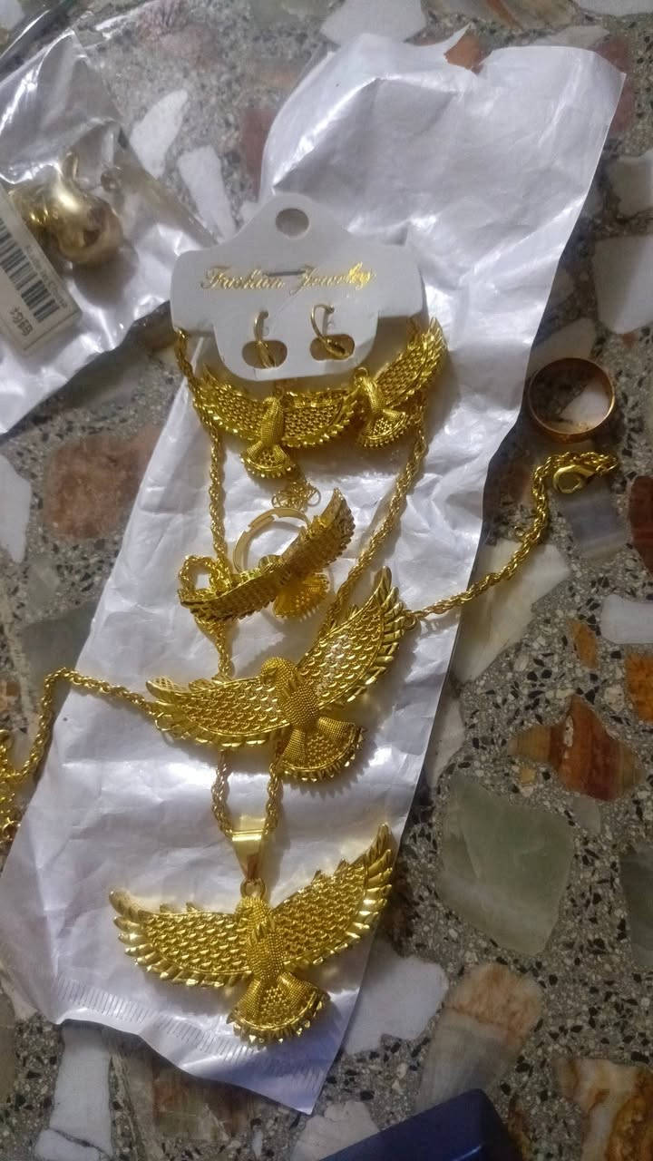 انطي سعر واخذ
شلعه اكسسوارت 59قطعه من ضمنهن طقم النسر محسوب عليكم قطعه واساور فان كليف وبسمار كذالك مسحوبه قطعه وساعه ماركه واسوار ومحبس مختومات


**إذا كنت صاحب هذا الإعلان وتريد حذفه لأي سبب، رجاءا أرسل رسالة إلى الدعم الفني**