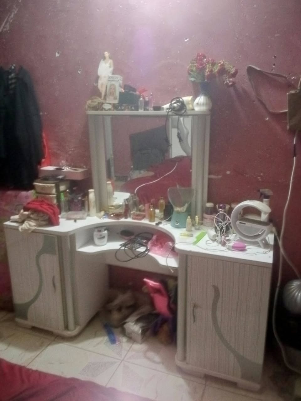 اخوان غرفة تركية كلش نضيفة البيع مستعجل كنتور سلايت العنوان بغداد جسر ديالة رقم  ***********
