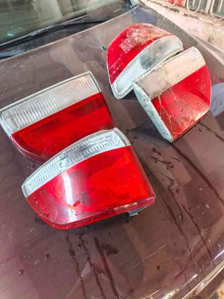 السلام عليكم 
من رخصه الادمن 
للبيع بك لايتات دورنكو 13 /// اثنين جدد واثنين بيهن كسور  وملزكات  /// الجدد واحد الثابت بالجاملغ الأيسر والثاني المتحرك الأيمن اليصعد ويه الصندوك  للاستفسار ***********   السعر كلهن شلع قلع 150 ألف قفل قفل
