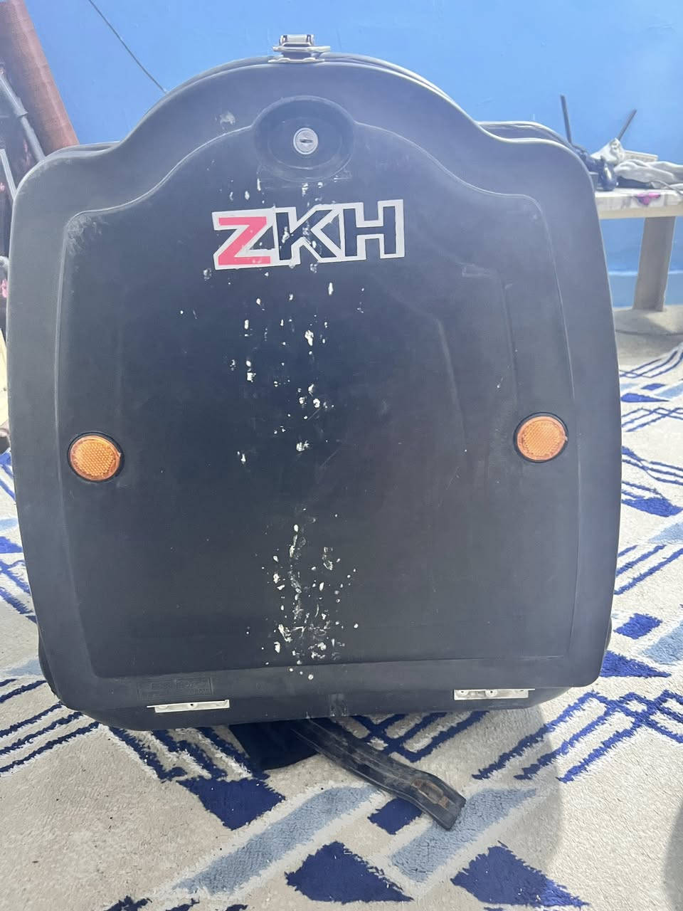 خوذة  وصندوك جدد ونظيفات  سعر الخوذة قفلها25 والصندوك 25قفل مكاني حي الاعلام تقاطع درويش للتواصل ***********
