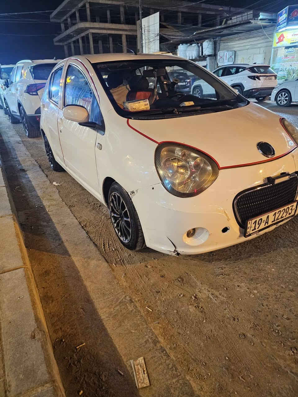 جيلي باندا Lc 
مابيها اي ضربه 
بيها خياسات بالصفاح مصلحات
تاخير بالنمره تصليحها ينزل من سعرها 
حدايده ومكينه كهربائيات جدد مكفولات 
رقم كربلاء انكليزي مشروع وطني باسمي 
تحويل شوكت متريد 
سنويه ٢٠٣١ هزه جديده قبل شهر 
السعر 50 وبيها مجال للشراي 
العنوان النجف الاشرف حي الزهراء 
***********

