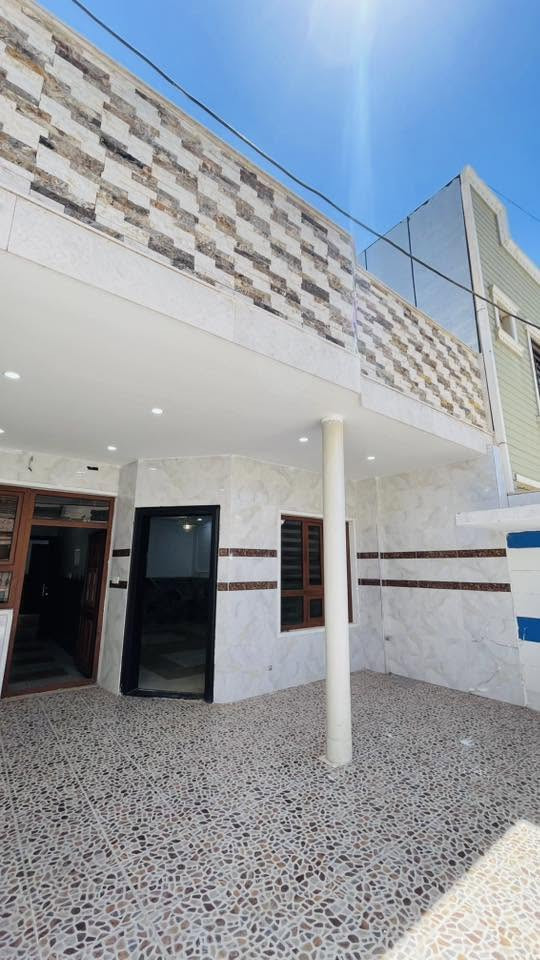🔸سند طابو يتسجل بإسم اي عراقي
📍أربيل-بيت للبيع حي قربوو  قرب سايدين لاوان

➖مساحة 125M 
يتكون⤵️
➖1 غرف نوم 
➖استقبال-صاله-مطبخ-مجموعه صحيات-كراج
________________________
***********
***********

