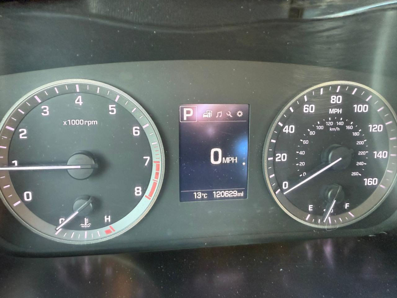 السلام عليكم للبيع سوناتا موديل 2017 وارد امريكي مواصفات sports قطعتين صبغ بدون دواخل جاملغ الامامي والبنيد صبغ فقط عداد الماسافة 120000 ميل 
المواصفات 
كشنات جلد كهرباء تدفئه 
داخل اسود
بصمة
فتحة سقف
شاشه كبيره
محرك 2400
مواصفات السبورت المعروفة
السعر 13700$ قابل للتفاوض 
مكان السياره الفلوجة
للتواصل ***********
