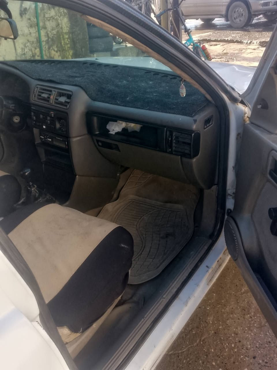 السلام عليكم اوبل فكتوره حجم 16 موديل 91 كربون بنزين  صبغ بها بس دوائر ودواسات محرك شرط كير شرط  تواير جدد شرطه التحويل سعر 46 بها مجال رقم الموبايل
***********
