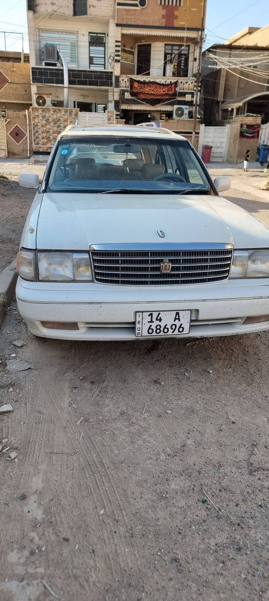 تويوتا كراون (أرنب)ابيض (طويل)
رقم بصره الجديد انكليزي  (تحويل مباشر)
سيارة جديدة
كفالة (من كص، نقل، الضربة)
مكينة وكير (مية بالميه)
حدادة + تخم تاير + ويل كب (كلها جديد)
تبريد ثلج
أدامة كاملة
مسجل + تخم سماعات
كهربائيات (كلها شغالة)

مكان السيارة: بغداد 
السعر: 70 وبيه مجال 
للتواصل: ***********
