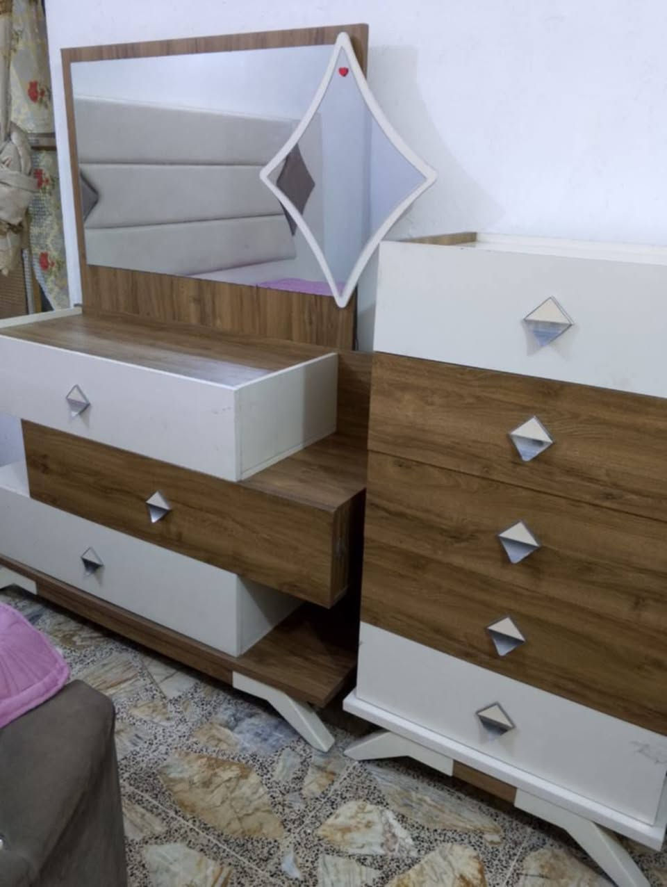 سلام عليكم غرفه تركية 8 قطع نضيفه جدا وشغل درجه اولى وثكيل مع تخم تركي 10 مقاعد نضيف مكاني بغداد ***********
