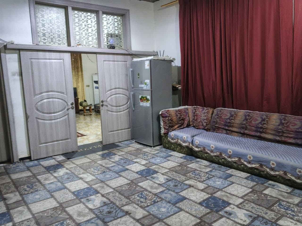 بيت للبيع طابو صرف مساحته ٤٠٠ متر في حي الفرات قرب معمل السمنت او قرب حي الجامعة 
بناء حديث متوفر خدمات مي وكهرباء وقريب على الشارع العام غرفتين جوه ٥×٤ وصاله  ٥×٦ والاستقبال ٥×٦ والمطبخ ٥×٥ 
مع طابق ثاني غرفتين نفس الجوه وصاله وحمام مع وجود حديقه جانبيه يمين ويسار البيت وكذلك متوفر مولد ٢٤ ساعه لقربه من برج اتصالات السعر ١٨٠ وبي مجال 
***********
